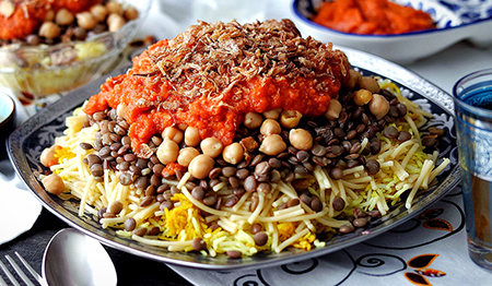 آداب عجیب غذا خوردن در کشورهای مختلف که باید بدانید