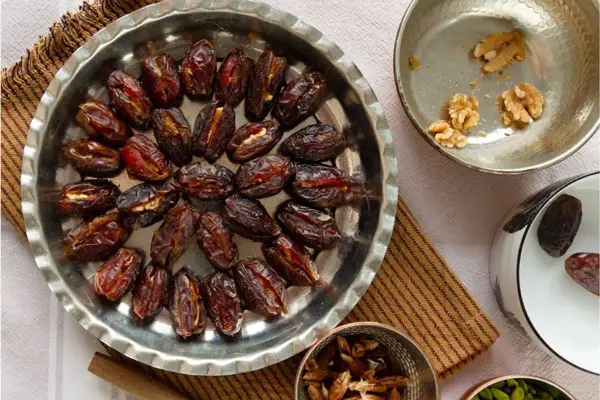 طرز تهیه رنگینک جنوبی؛ دسر اصیل خرمایی با طعمی ماندگار
