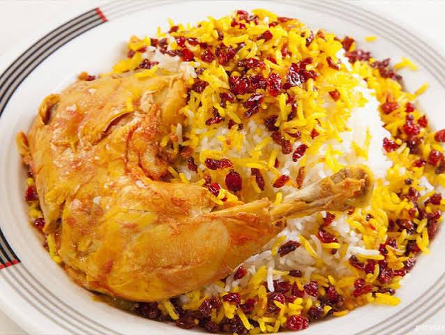 طرز تهیه زرشک پلو با مرغ؛ خوشمزه، مجلسی و زعفرانی